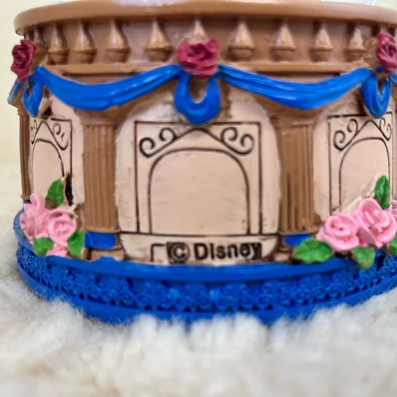 Disney Beauty & The Beast Belle Musical Swirling Water Globe - Picture 3 of 7